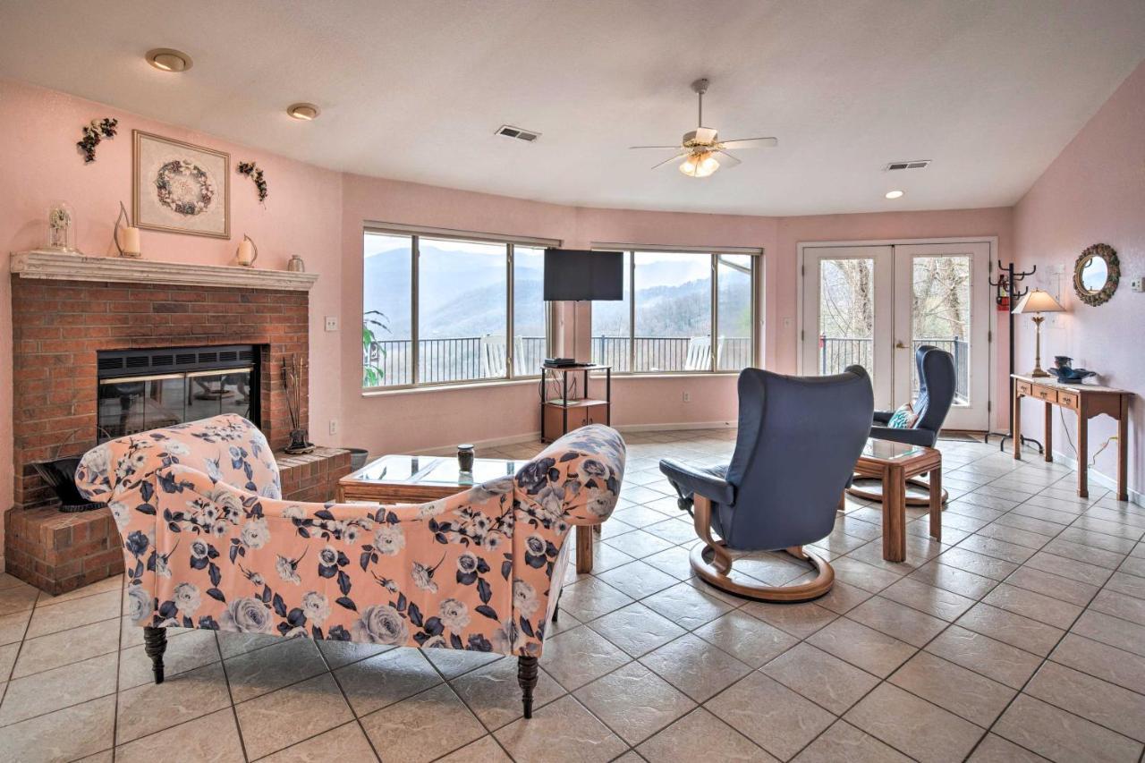 Charming Burnsville Apt With Mountain Views And Deck! Bagian luar foto