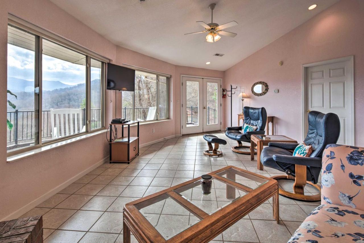 Charming Burnsville Apt With Mountain Views And Deck! Bagian luar foto
