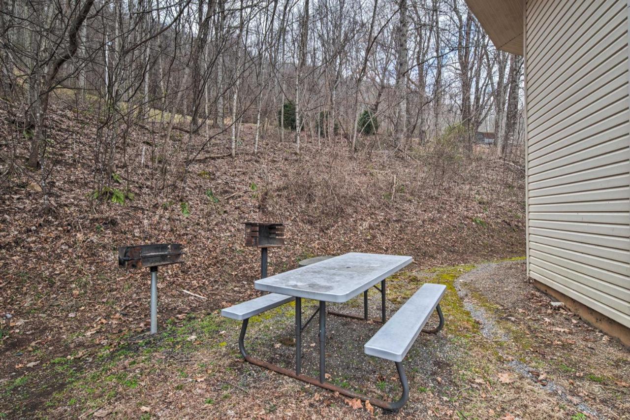 Charming Burnsville Apt With Mountain Views And Deck! Bagian luar foto