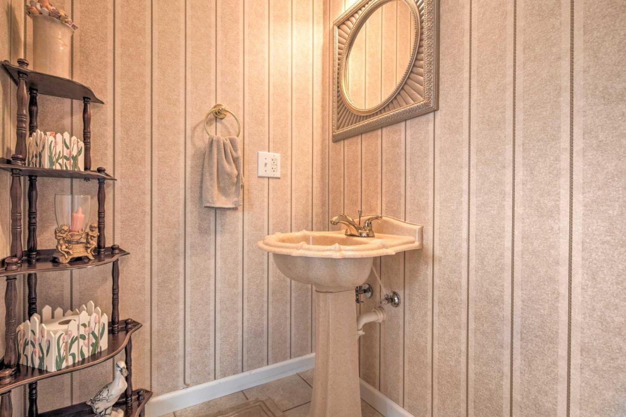 Charming Burnsville Apt With Mountain Views And Deck! Bagian luar foto